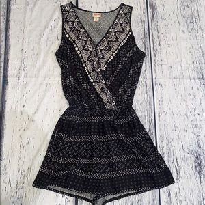 Mossimo Black & White Sleeveless Romper XS